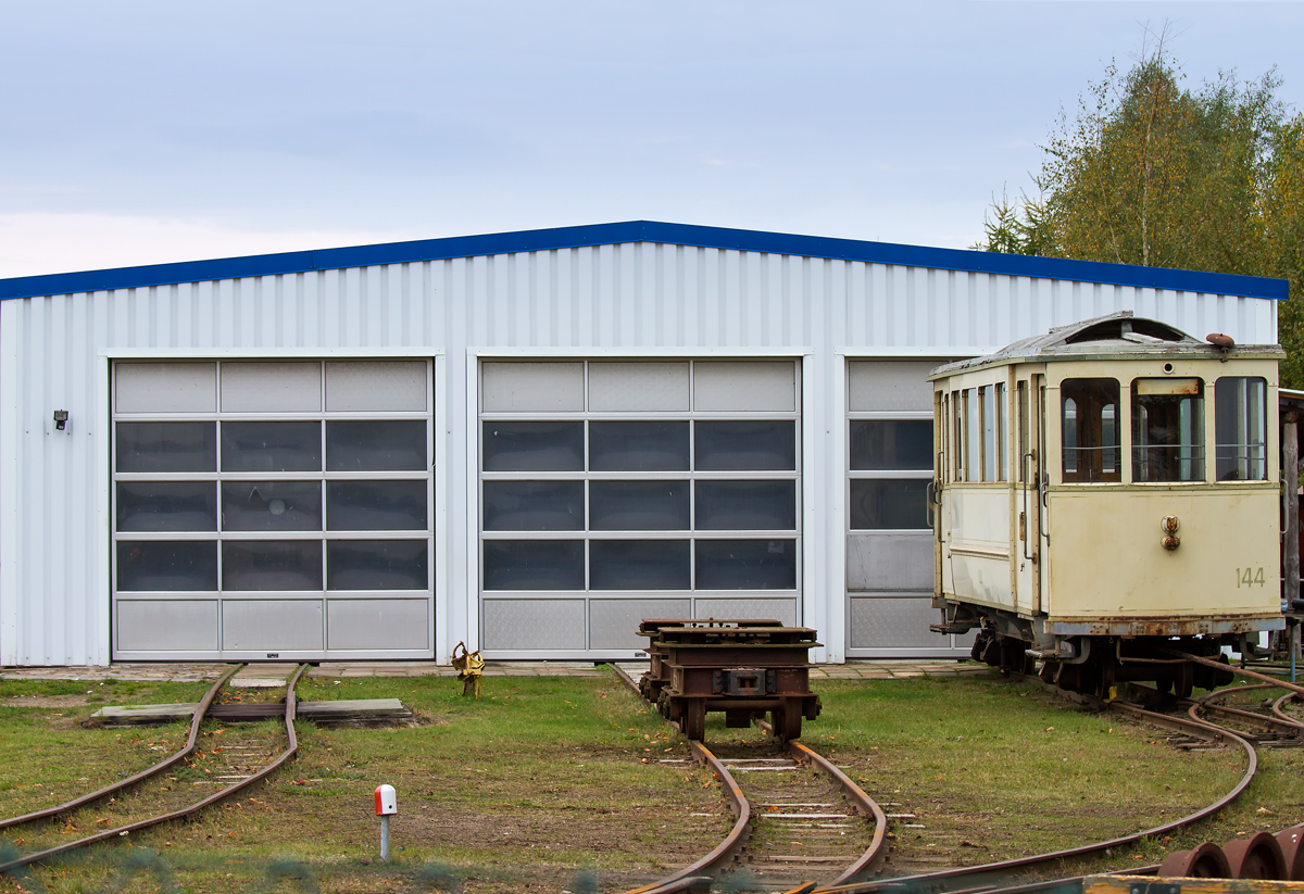 Ein vor dem Depot der MPSB abgestellter Strassenbahnwagen war eine kleine Überraschung. - 20.10.2013