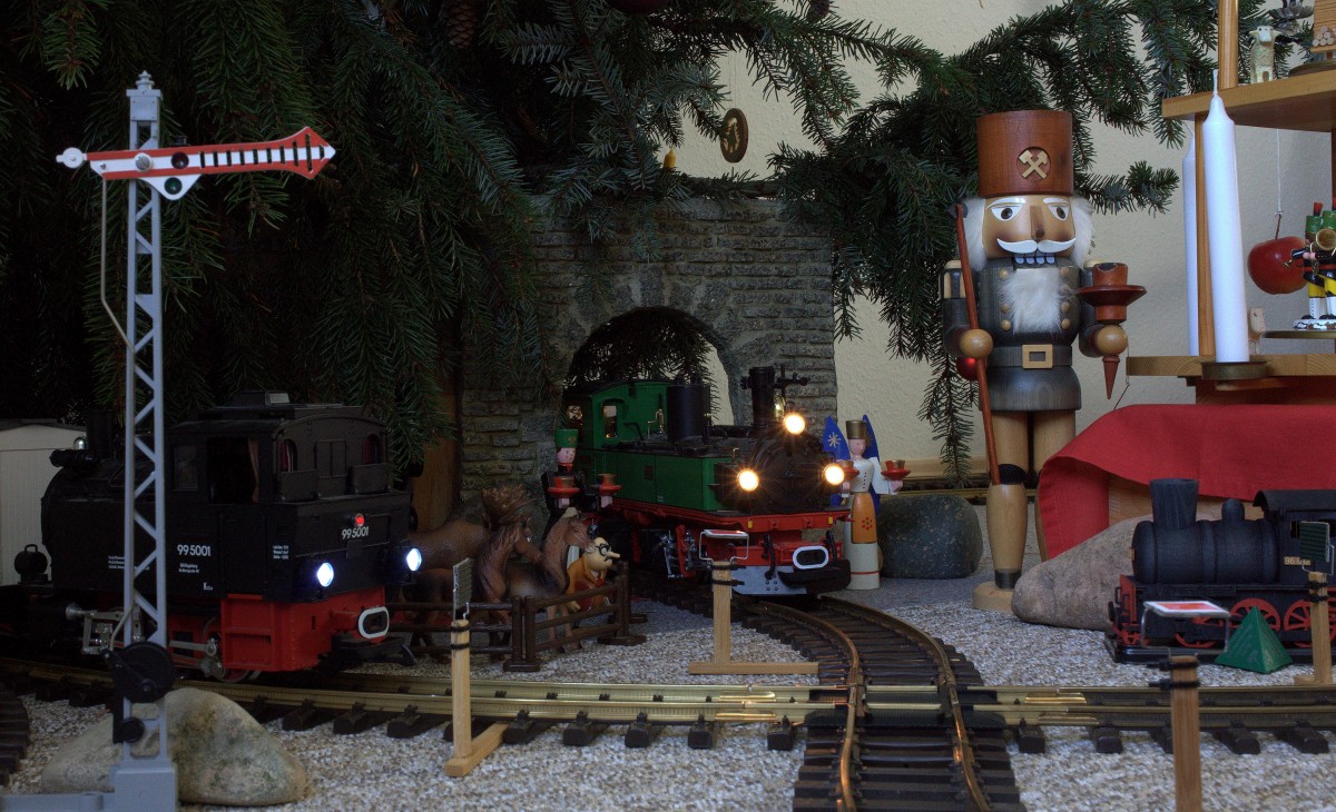 Ein Vorweihnachtsgruss mit 3 Lokgesichtern für alle BB-Freunde 24.12.2015 11:50 Uhr