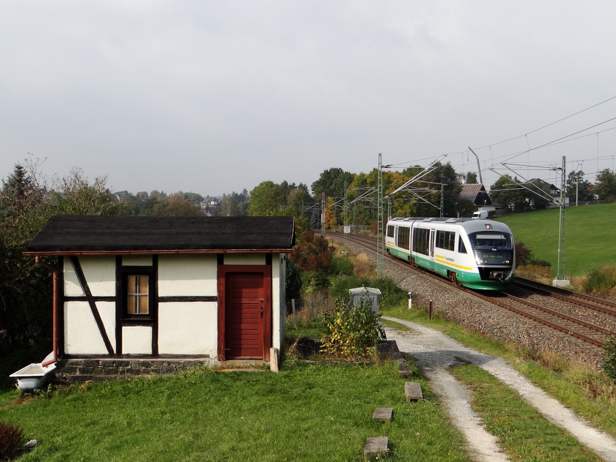 Ein VT der Vogtlandbahn fhrt am 09.10.13 durch Jssnitz/V.
