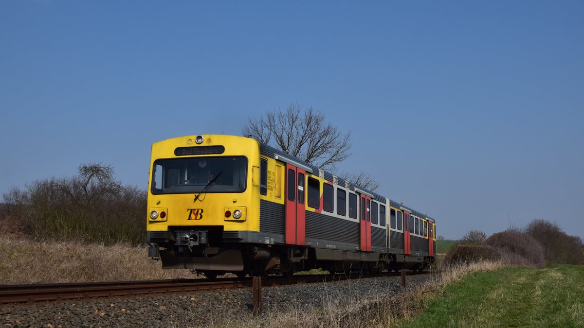 Ein VT2E auf der Fahrt als RB15 nach Bad Homburg kurz vor Hausen (Taunus). Aufgenommen am 31.3.2019 12:43