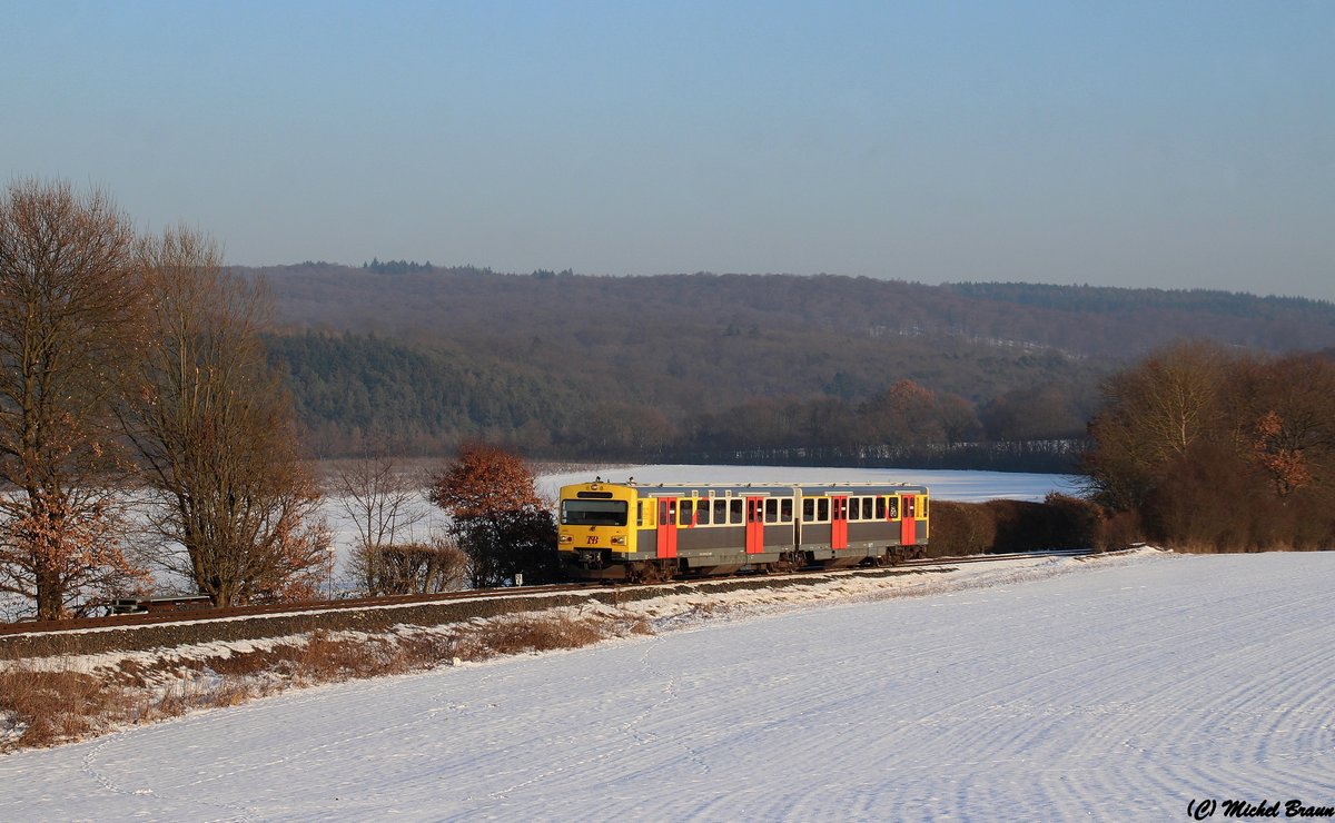 Ein VT2e der HLB kurz vor Grävenwiesbach auf der Taunusbahn, aufgenommen am 22.01.17. 