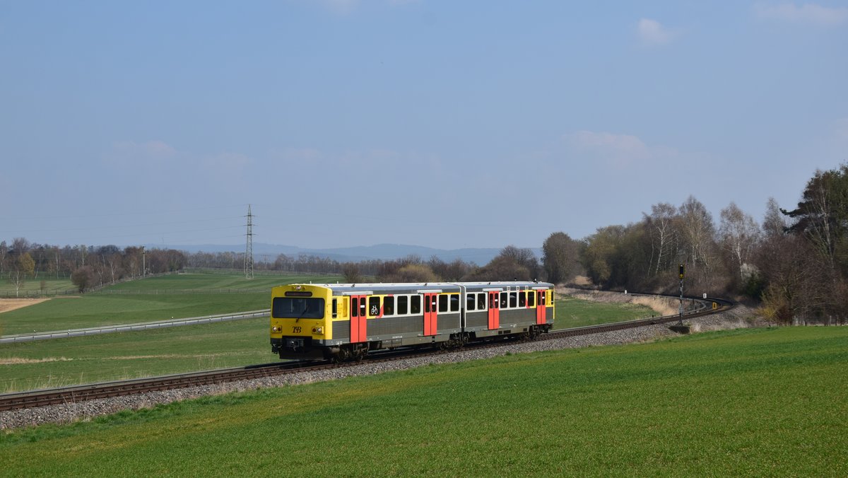 Ein VT2E unterwegs als RB15 Bad Homburg - Brandoberndorf zwischen Wehrheim und Neu Anspach. Aufgenommen am 31.3.2019 14:13