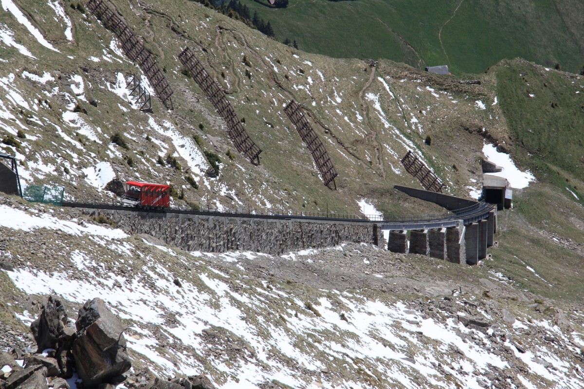 Ein Wagen auf der Bergfahrt in der 2.Sektion,1388m länge mit max.68% Steigung.28.05.15