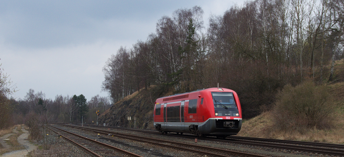 Ein Wal reicht wohl aus um das Fahrgastaufkommen zwischen Hof und Bamberg zu bewältigen.
641 037 ist am 17.03.2014 bei Oberkotzau unterwegs. Bahnstrecke 5100 Bamberg - Hof
