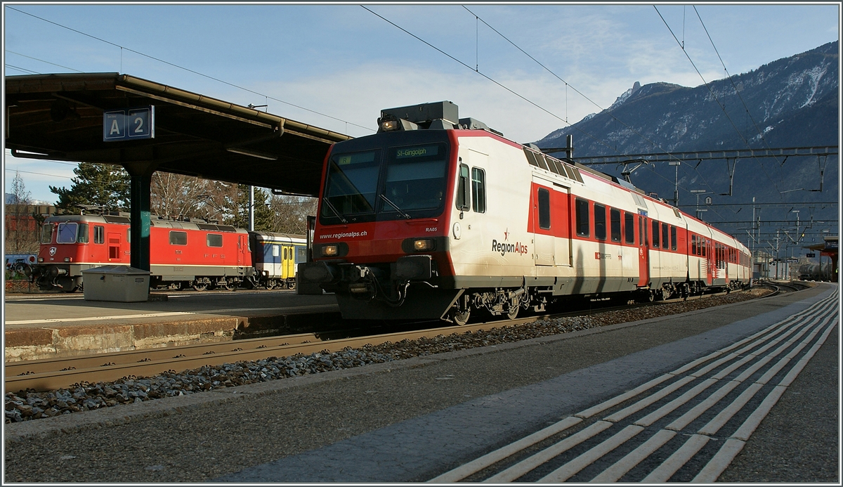 Ein  Walliser  Domino auf dem Weg nach St-Gingolph beim Halt in Martigny. 
27. Jan. 2013