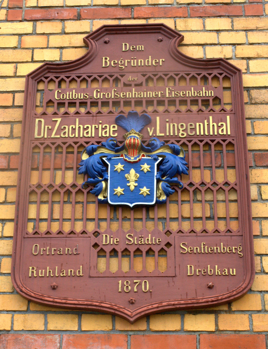 Ein Wappen erinnert an Dr. Zachariea von Lingenthal, der maßgeblich am Zustandekommen der Strecke Dresden-Ruhland-Senftenberg-Cottbus beteilig war.01.07.2017 12:56 Uhr.
