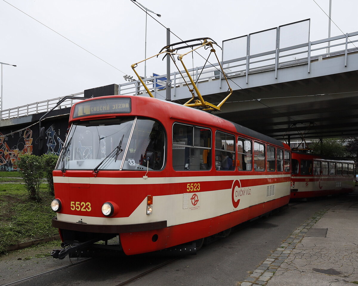 ein weiter Fahrschulwagen in der Wendeschleife.26.09.2025 11:30 Uhr.