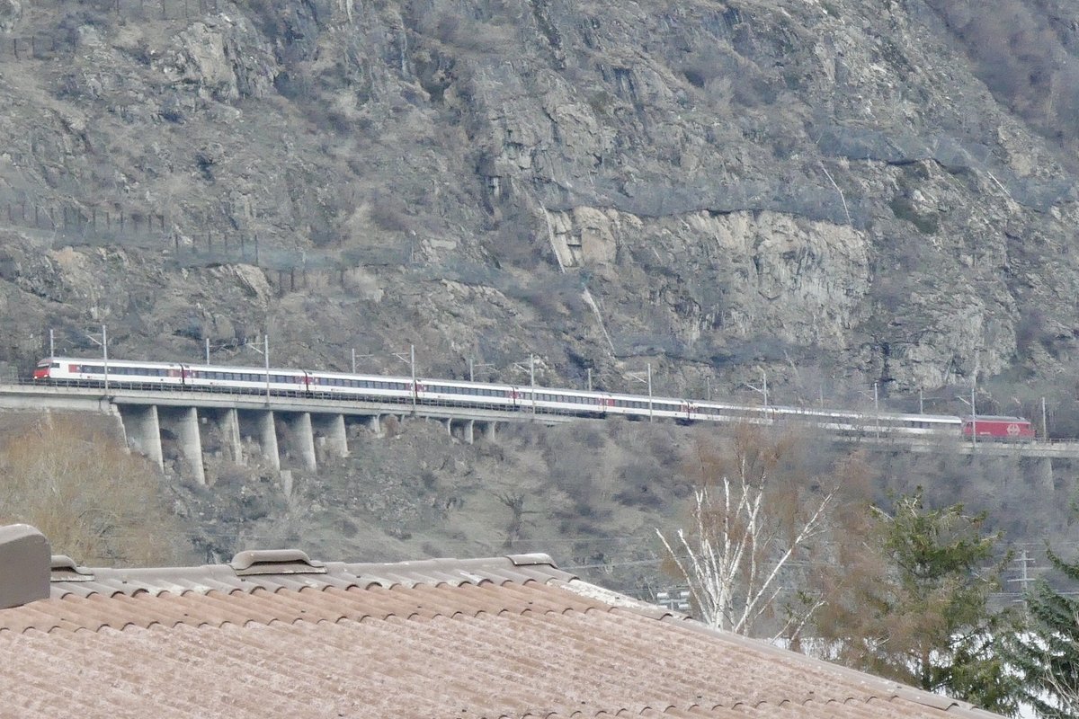 Ein weiterer Zusatzzug von Brig nach Bern der am 9.2.20 über die Südrampe umgeleitet wird.