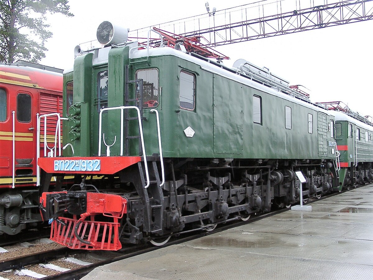 Ein WL22M (ВЛ22М) im Museum für Eisenbahntechnik Nowosibirsk, gebaut in der  Elektrolokomotivenfabrik Nowotscherkassk von 1946-1958. Die Baureihe ВЛ22М wurde fast flächendeckend im sowjetischen Gleichstromnetz eingesetzt. Die Ausmusterung begann in den 1980er Jahren