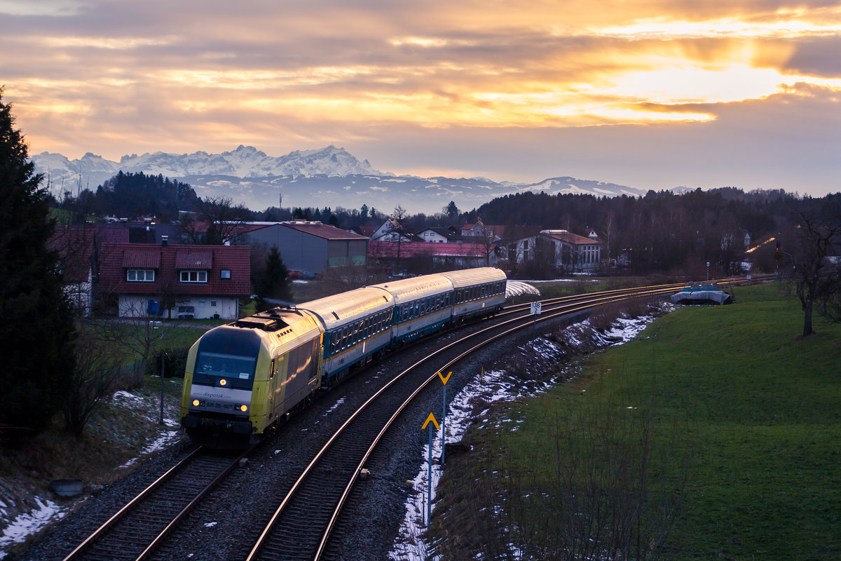 Ein wunderschöner Sonnenuntergang in den Bergen entschwindet ein Alex aus Lindau komend gen Oberstaufen ins Allgäu. 13.12.17