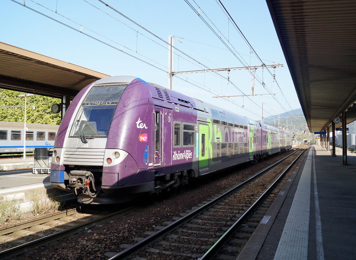 Ein Z 24500 der SNCF aus der Region Rhône-Alpes (Fahrzeugnummer 345) verlässt als TER 17564 (Valence Ville - Annecy) den Bahnhof Aix-les-Bains-le-Revard, 13.09.2018.