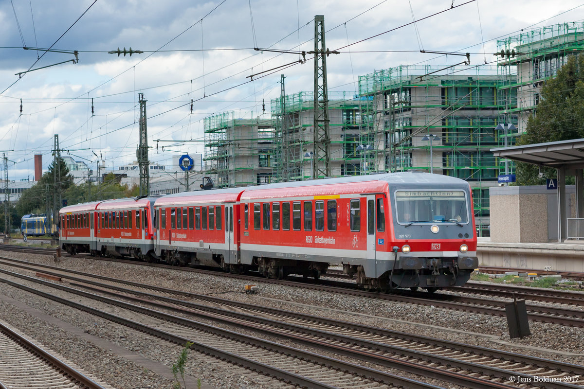 Ein Zug bestehend aus zwei 628er Einheiten hat sich am 15.09.2017 vom Münchner Hbf aus startend in Richtung Simbach (Inn) aufgemacht und fährt gerade am Heimeranplatz vorbei