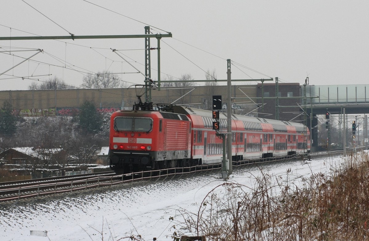 Ein Zug der Linie S1 Richtung Meissen Triebischtal zwischen Dresden Trachau und Radebeul Ost,24.01.2014, 13:54 Uhr