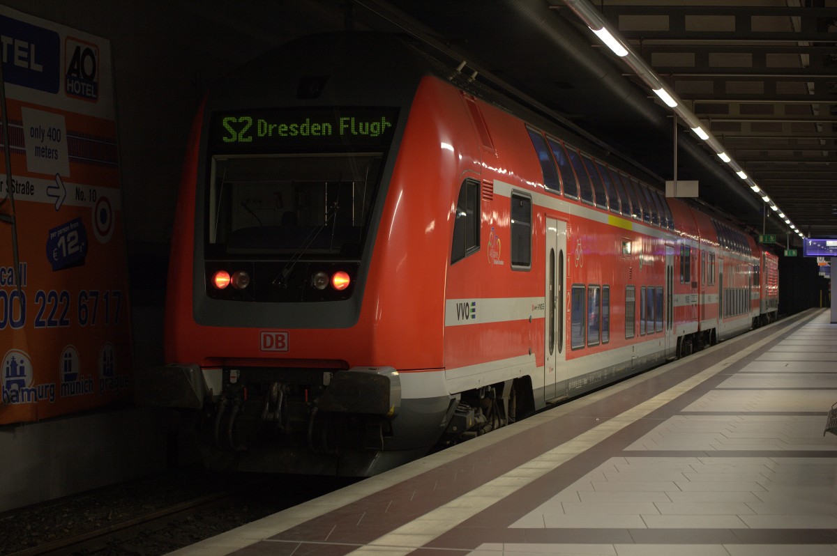 Ein Zug der Linie S2 am Endbahnhof Dresden Flughafen 01.06.2013 09:43 Uhr.
12 Fahrgste stiegen aus.