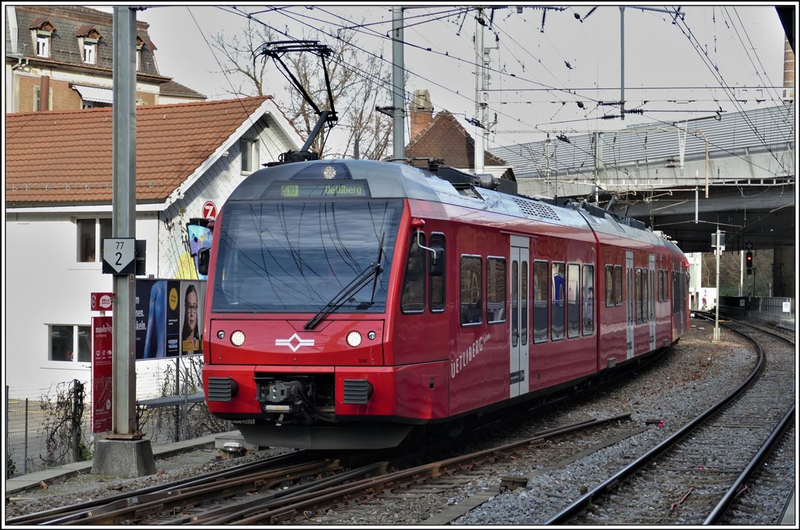 Ein Zweistromtriebwagen Be 514  fährt als S10 auf den Uetliberg. Nächster Halt ist Zürich Binz unmittelbar nach dem Depot in Zürich Giesshübel. (09.01.2020)