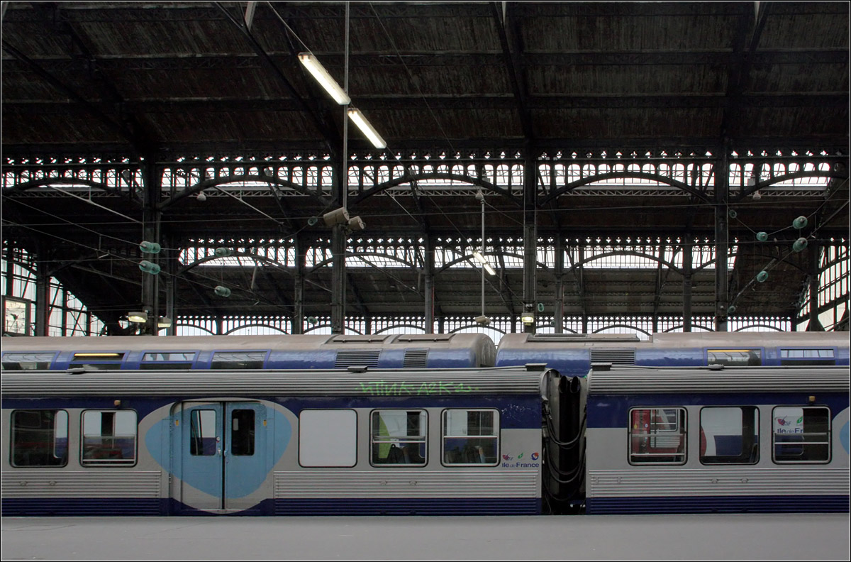 Eindrücke vom Pariser Gare Saint-Lazare 2012 -

Blick in die Bahnsteighalle.

19.07.2012 (M)