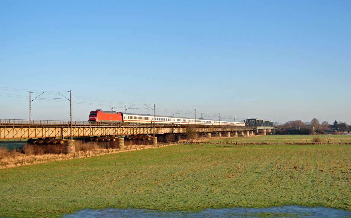 Eine 101 fuhr am 17.01.2015 über die Weserbrücke bei Dreye.