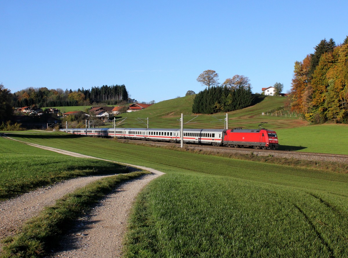 Eine 101 mit einem EC am 02.11.2014 unterwegs bei Axdorf.