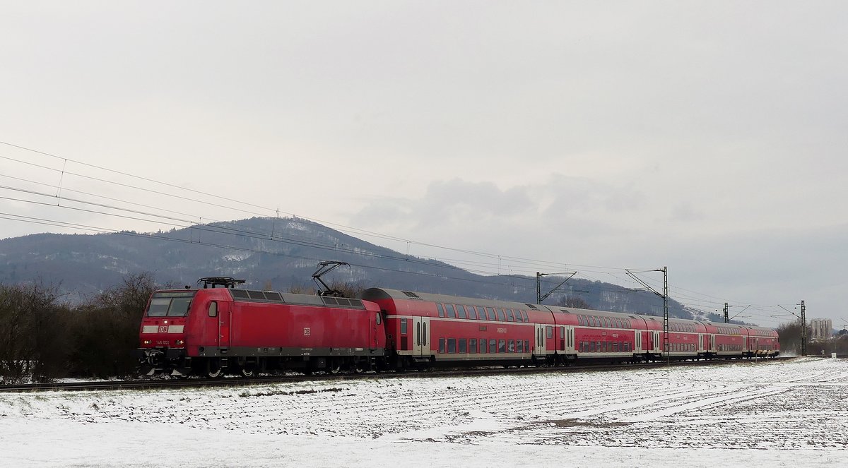 Eine 146.0 zieht einen RE60 gen Frankfurt. Hier ist der Zug zwischen Hähnlein-Alsbach und Bickenbach vor der Bergstraße zu sehen. Aufgenommen am 18.3.2018 15:33