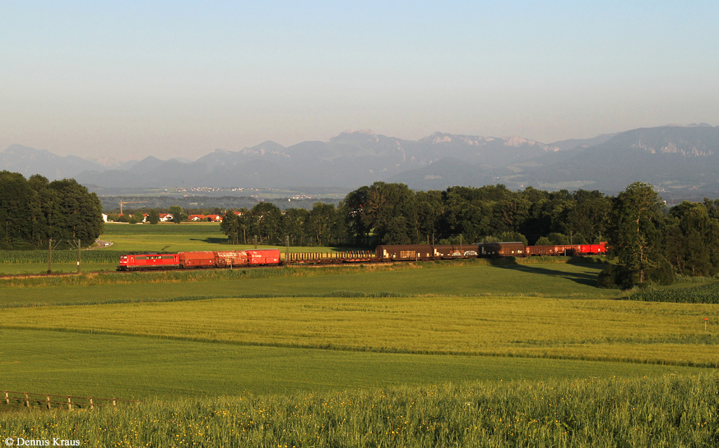 Eine 151 mit Güterzug am 10.07.2015 bei Aubenhausen.