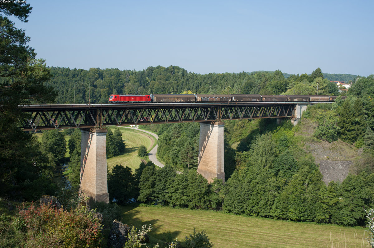 Eine 187 mit einem gemischten Güterzug bei Beratzhausen Richtung Regensburg, 29.08.2017