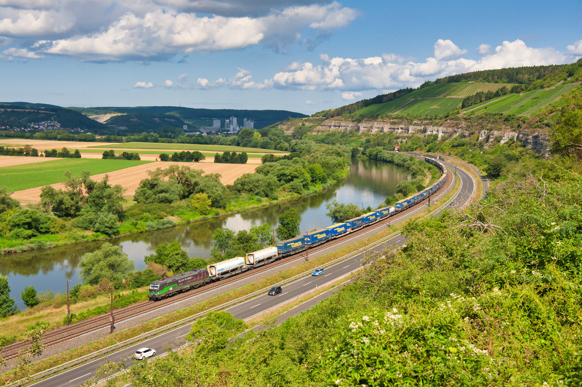 Eine 193 von ELL/TXL mit DGS 43945 (Wanne Eickel - Wien Freudenau Hafen) bei Himmelstadt, 01.08.2019