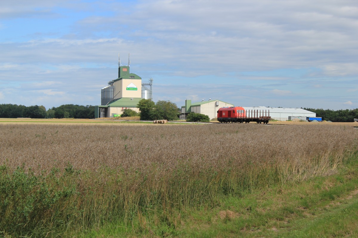 Eine 2016 n�hert sich hier dem Lagerhaus Unterpullendorf, nachdem sie kurz zuvor den Endbahnhof Oberloisdorf verlassen hat und sich wieder auf den R�ckweg Richtung ungarische Grenze macht, Juli 2012