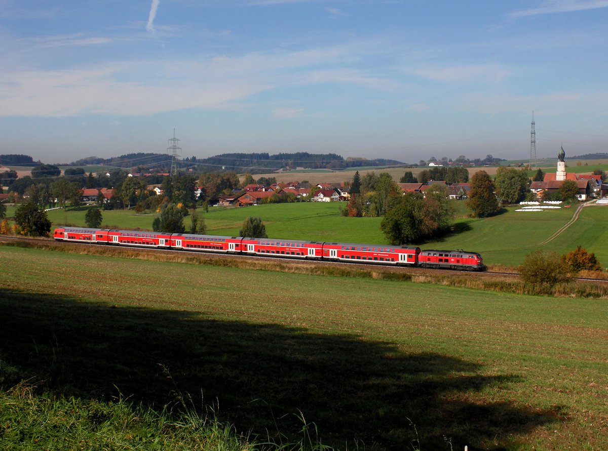 Eine 218 mit einer RB nach Mühldorf am 19.10.2013 unterwegs bei Thann-Matzbach.