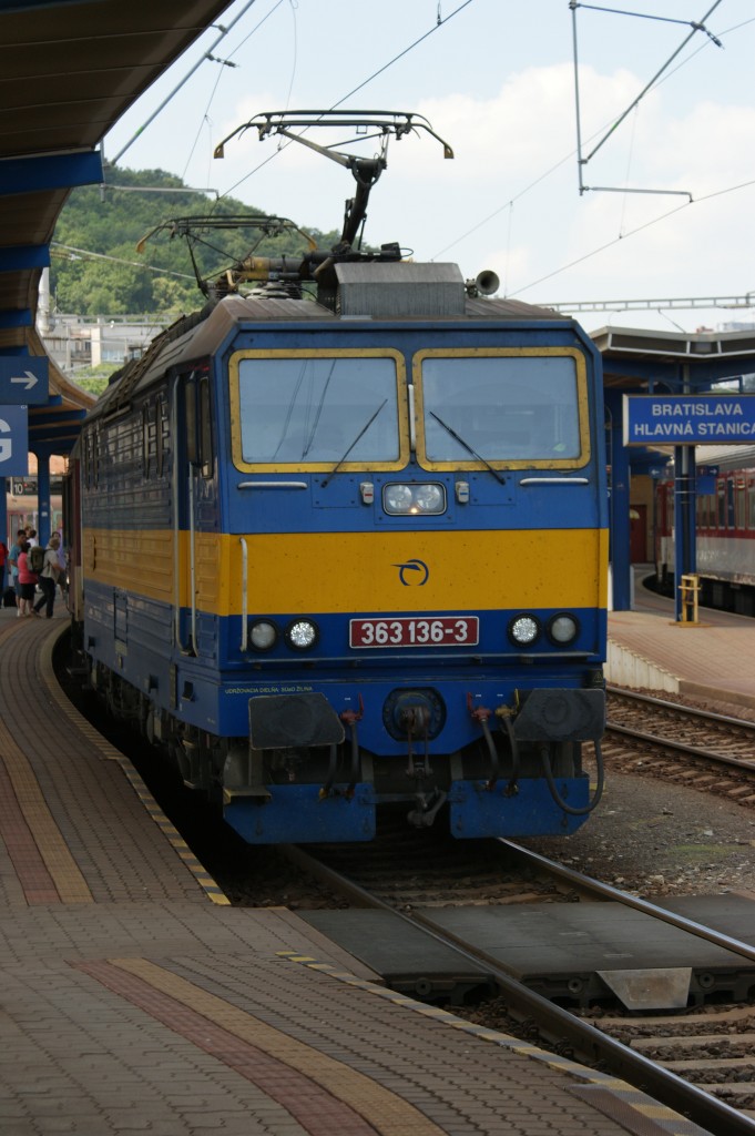 Eine 363136-3 im Bahnhof Bratislava hl. st. am 12.06.2015