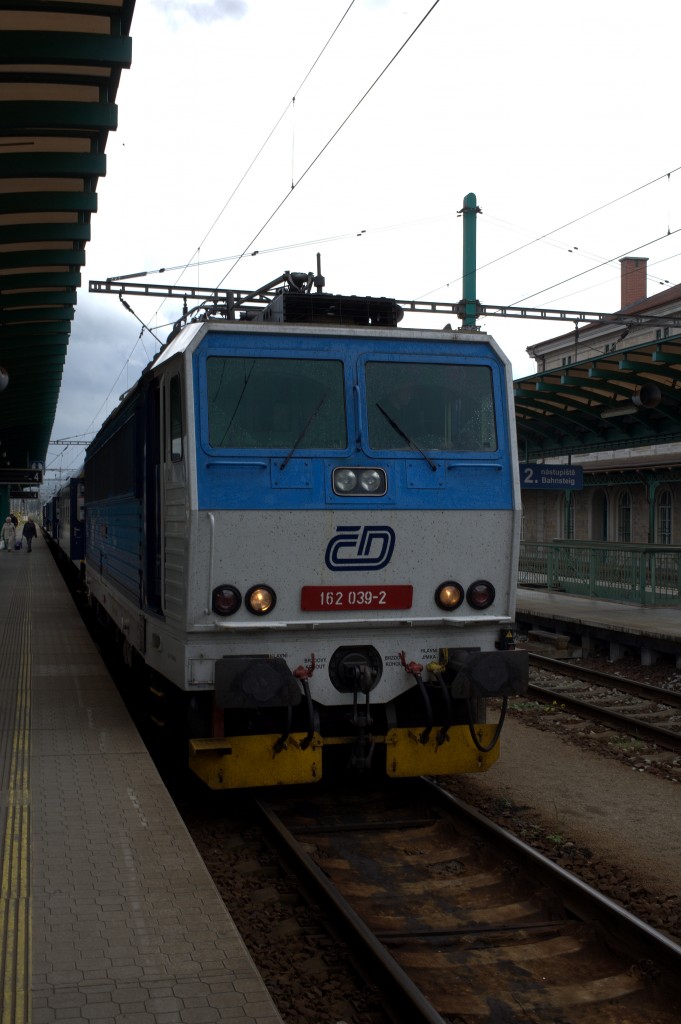 Eine 7 162-039 - 2 brachte den Zug von Kralupy nach Decin.13.05.2014 14:33 Uhr.
