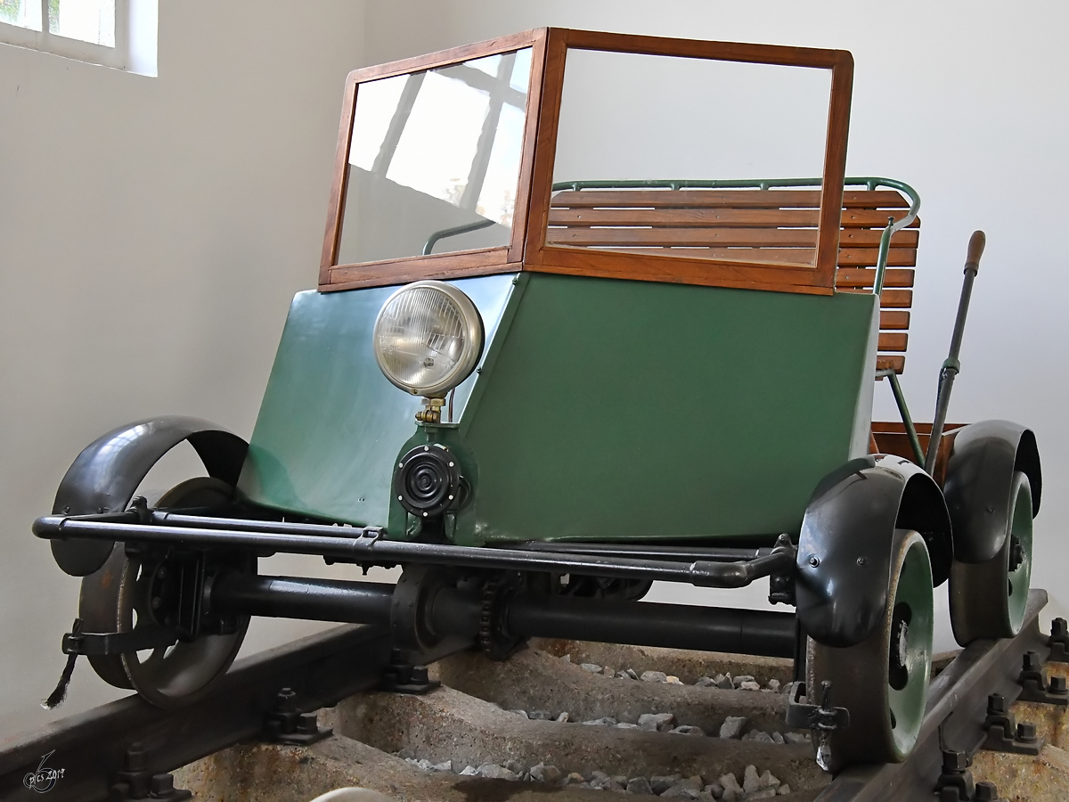 Eine ältere Motordraisine war Ende August 2019 im Eisenbahnmuseum Ljubljana ausgestellt.