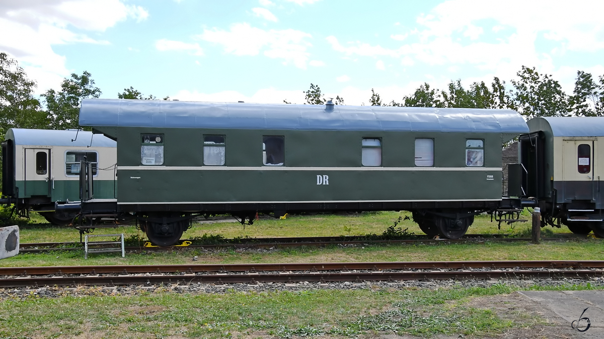 Eine als Wohnwagen genutzte  Donnerbüchse  stand Mitte August 2018 im Eisenbahnmuseum Weimar.
