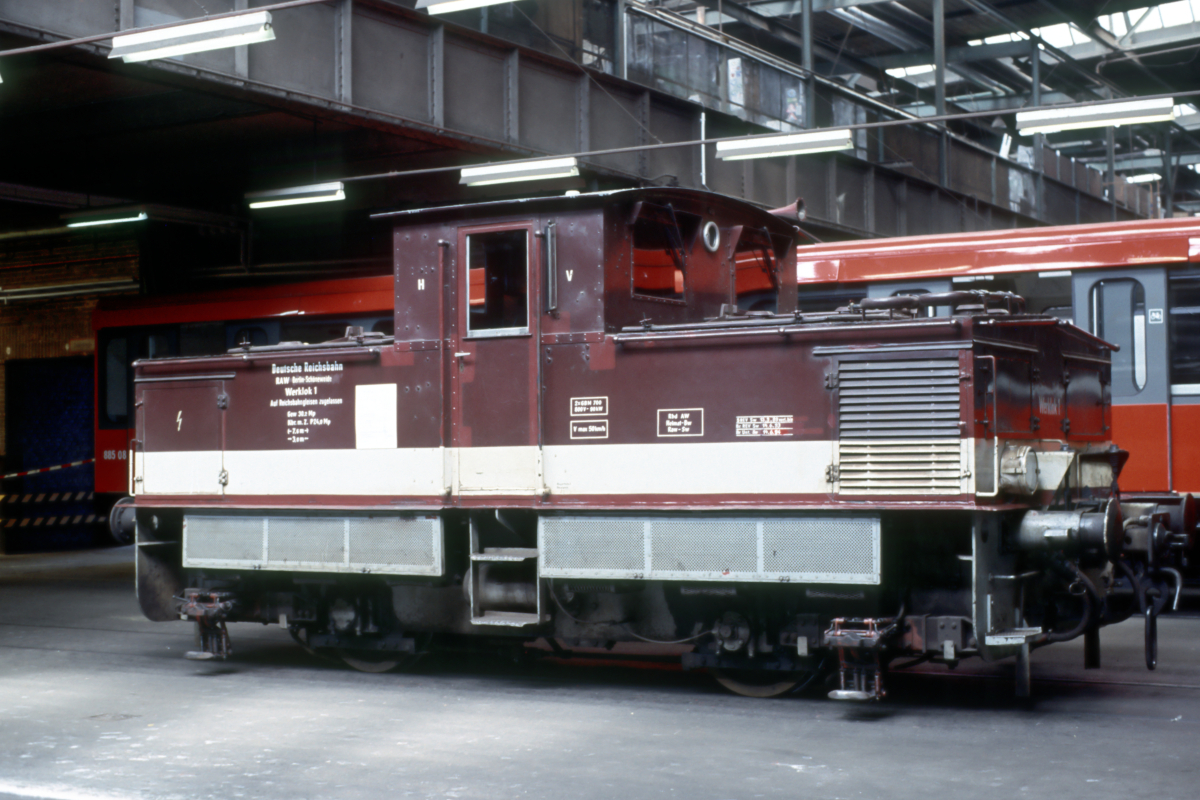 Eine alte Bekannte war die Werklok 1 (ex DRG E 176 11) des Raw Berlin-Schöneweide, das ich am 06.08.1994 an einem  Tag der offenen Tür  besucht habe.
