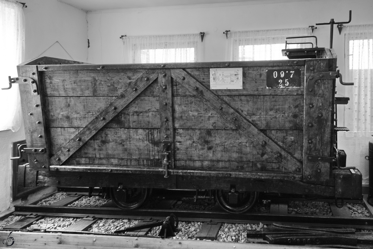 Eine alte Lore Anfang April 2018 im Eisenbahnmuseum Lužná u Rakovníka.