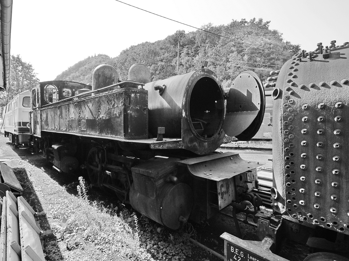 Eine ausgediente Dampflokomotive Mitte August 2018 in Brohl-Lützing.