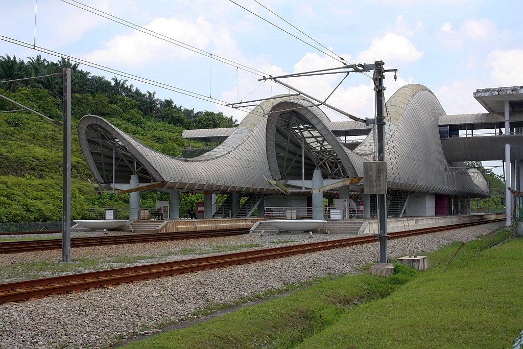 Eine außergewöhnliche Architektur zeigt die Stesen Salak Tinggi. Bild vom 04.April 2023.