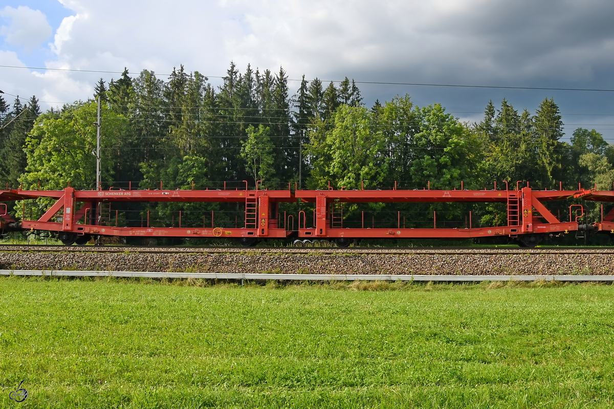 Eine Autotransportwageneinheit Laaers Mitte August 2020 bei Fuchsreut.