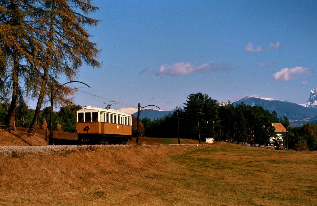 Eine Begegnung mit der Rittner Bahn in Südtirol im Herbst 1985.