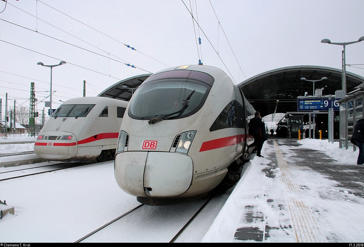 Eine BR 401 als verspäteter ICE 707 (Linie 18) von Hamburg-Altona nach München Hbf trifft auf 411 560 (Tz 1160  Markt Holzkirchen ) als verspäteter ICE 1539 (Linie 15) - normalerweise mit ICE 3 verkehrend - von Frankfurt(Main)Hbf nach Berlin Südkreuz (heute bis Berlin Hbf (tief)) in Halle(Saale)Hbf. [17.3.2018 | 16:47 Uhr]