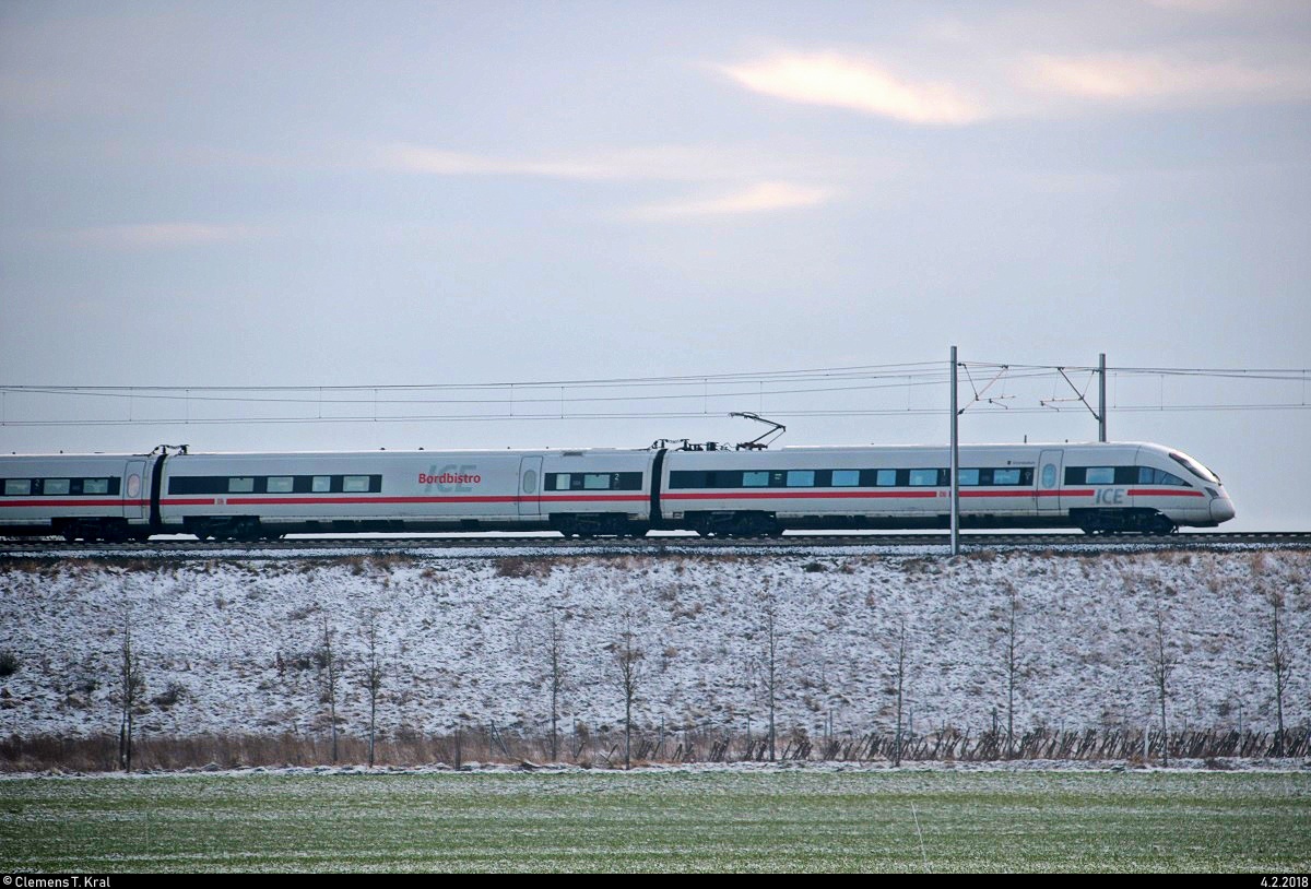 Eine BR 411 und 415 521 (Tz 1121  Gotha ) als ICE 1650 (Linie 50) von Dresden Hbf nach Wiesbaden Hbf fahren bei Benndorf auf der Neubaustrecke Erfurt–Leipzig/Halle (KBS 580). [4.2.2018 | 11:46 Uhr]
