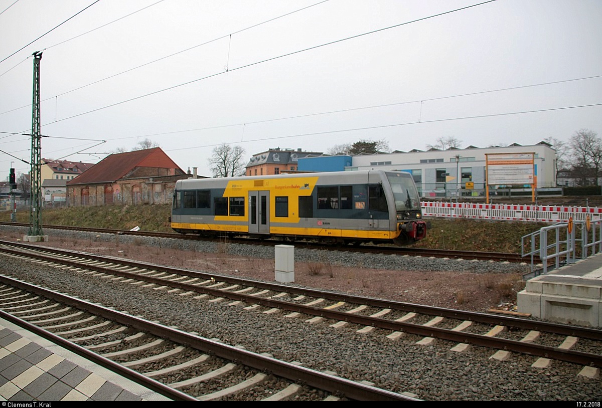 Eine BR 672 (DWA LVT/S) der Burgenlandbahn (DB Regio Südost) als RB 16816 (RB78) von Querfurt, die ihren Endbahnhof Merseburg auf Gleis 4 erreicht. [17.2.2018 | 13:14 Uhr]