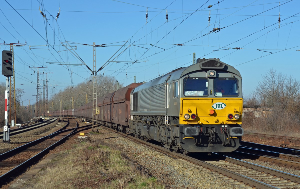 Eine Class 66 brachte am 22.02.14 einen vollen Kohlenzug von Profen nach Engelsdorf, hier passiert sie Leipzig-Thekla. Ab Engelsdorf wird der Zug mit E-Traktion nach Bad Schandau gefahren.