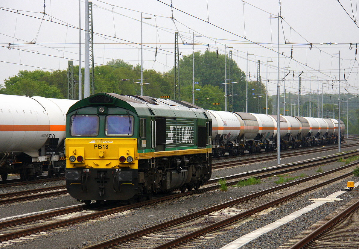 Eine Class 66 PB18 von der Rurtalbahn aufgenommen aus dem RE8 Verstärker.
In Viersen.
Am Abend vom 5.5.2017.