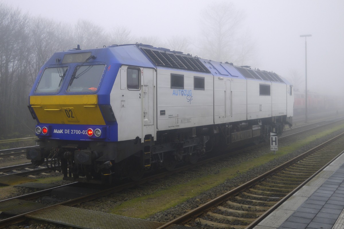 Eine DE 2700 aus dem NOB-Bestand hat den Besitzer gewechselt. Sie gehört jetzt der RDC ( Autozug nach Sylt ), die der DB ab Februar Konkurrenz macht (Niebüll, 25.1.16).