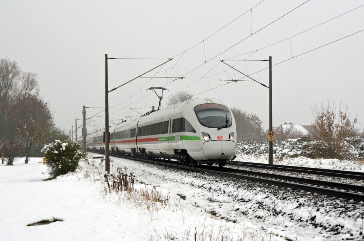 Eine Doppeleinheit der Reihen 411/415 rollte am 04.12.22 wegen der Sperrungen zwischen Bitterfeld und Berlin als ICE 1093/93 durch Greppin.  