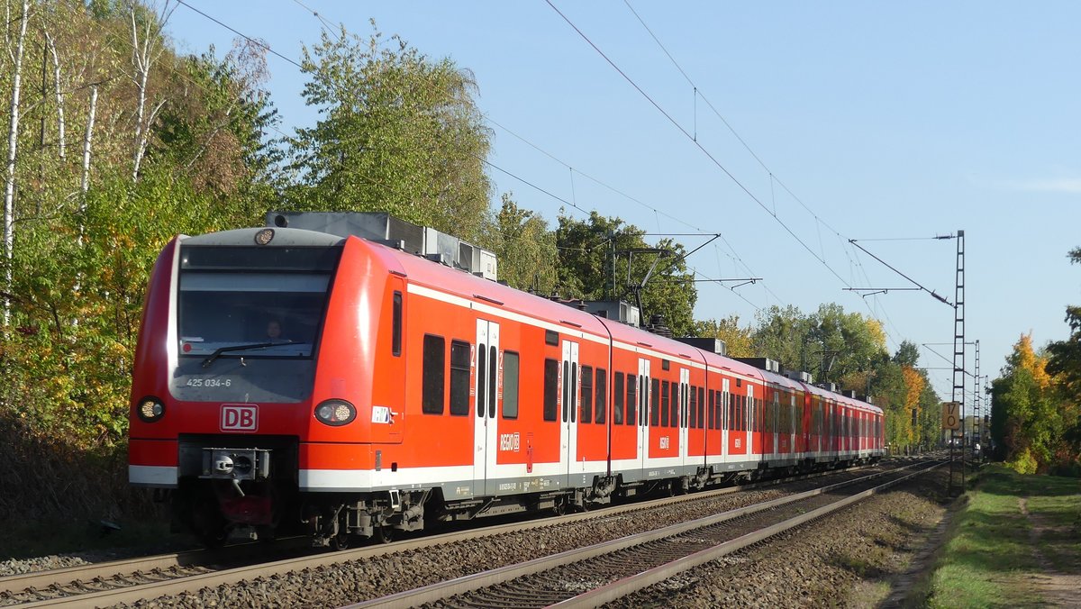 Eine Doppeltraktion 425 als RB58 nach Frankfurt Süd zwischen Hanau West und Hanau Wilhelmsbad. Aufgenommen am 12.10.2018 15:47