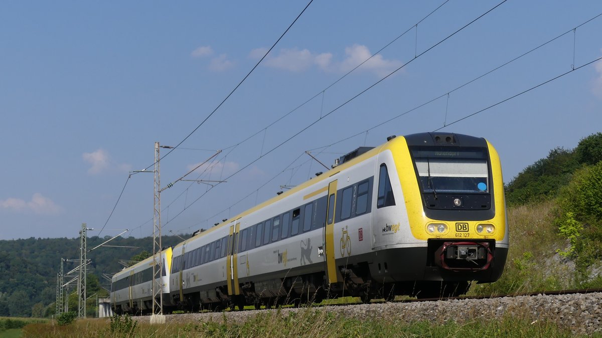Eine Doppeltraktion 612 ist als IRE Stuttgart - Aulendorf/Horb kurz vor Tübingen-Lustnau unterwegs. Aufgenommen am 3.8.2018 16:59