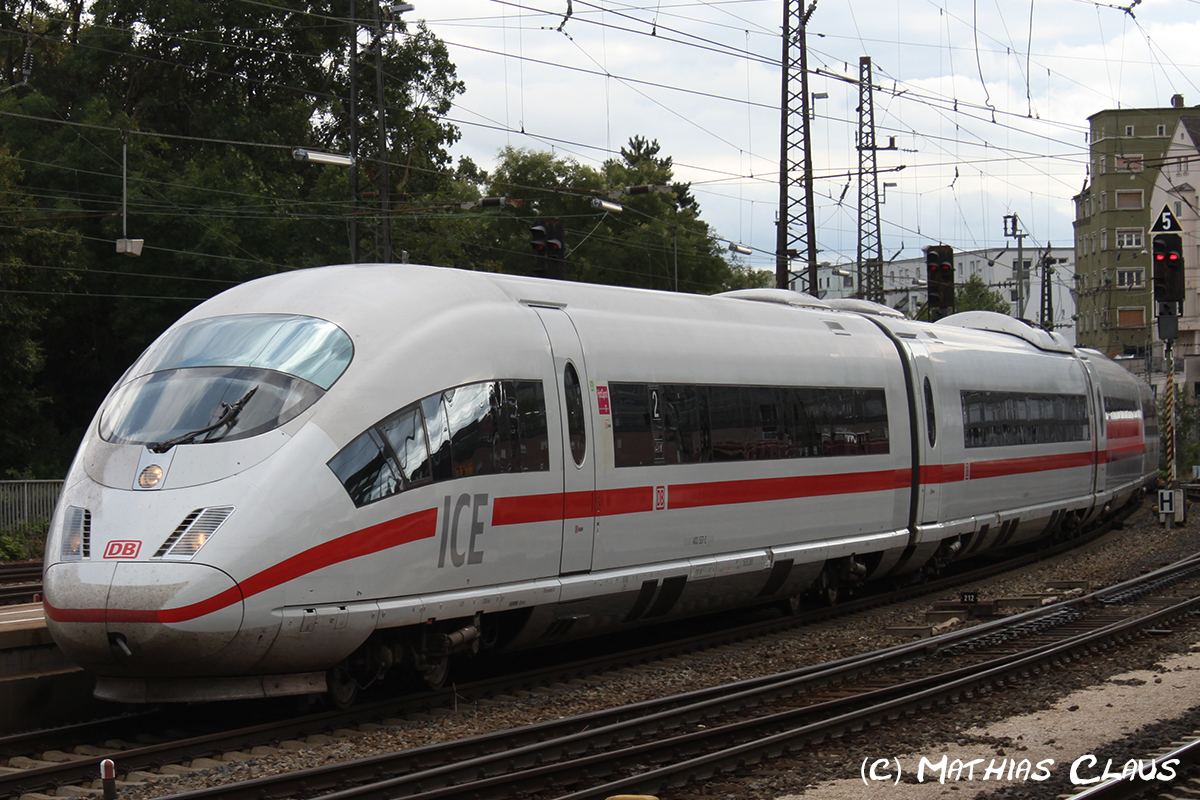 Eine Doppeltraktion des ICE 3 am Ulmer HBF, der ICE kam aus Mnchen und hat das Ziel Dortmund, 08-09-2013