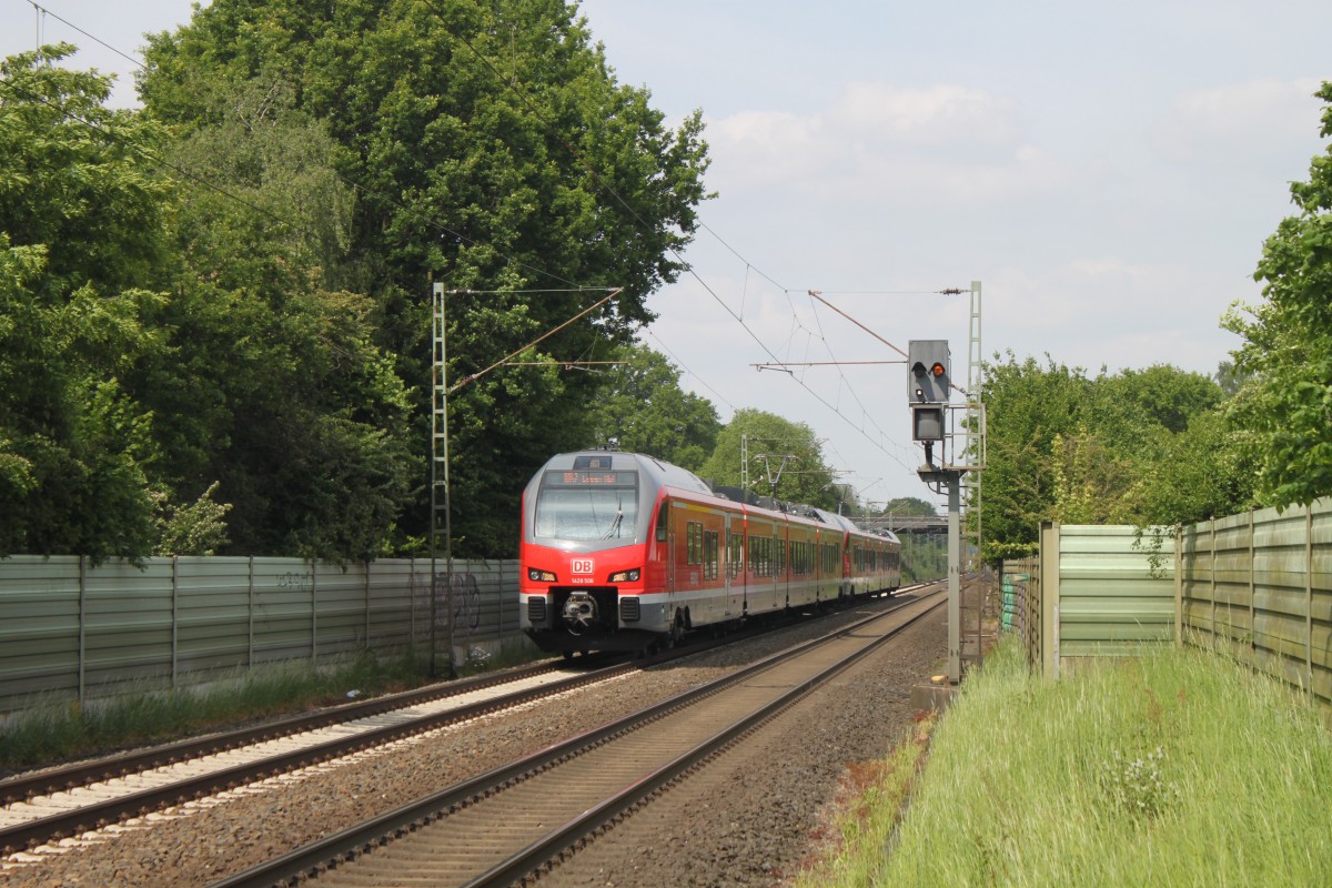 Eine Doppeltraktion ET 1428, angeführt von 1428 006, erreicht Sythen am 24.05.2015 und wird nach einem kurzen Halt die Fahrt als RB 42 nach Essen Hbf fortsetzen.