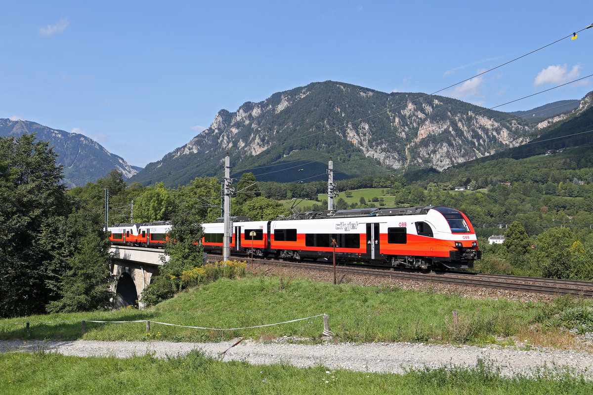 Eine Dreifachgarnitur City-Jet fährt am 9.9.17 als Lp. bei Payerbach.